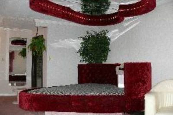 CHATEAU ROYALE INN (Lake Geneva)